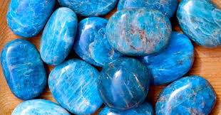 pierres précieuses bleu clair