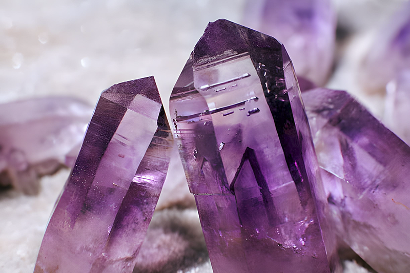 pierre précieuse mauve claire